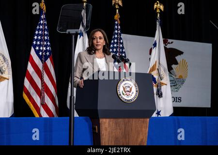 Plainfield, USA. 24.. Juni 2022. Vizepräsidentin Kamala Harris spricht beim C.W. Avery Family YMCA am Freitag, 24. Juni 2022 in Plainfield, IL. (Foto von Christopher Dilts/Sipa USA) Quelle: SIPA USA/Alamy Live News Stockfoto