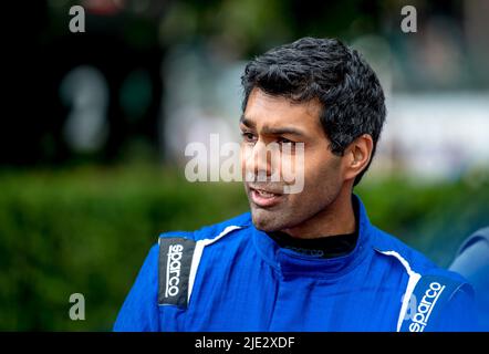 Goodwood, Großbritannien. 23.. Juni 2022. Karun Chandhok beim Goodwood Festival of Speed auf dem Goodwood Circuit, Goodwood, Großbritannien, am 23. Juni 2022. Foto von Phil Hutchinson. Nur zur redaktionellen Verwendung, Lizenz für kommerzielle Nutzung erforderlich. Keine Verwendung bei Wetten, Spielen oder Veröffentlichungen einzelner Clubs/Vereine/Spieler. Kredit: UK Sports Pics Ltd/Alamy Live Nachrichten Stockfoto