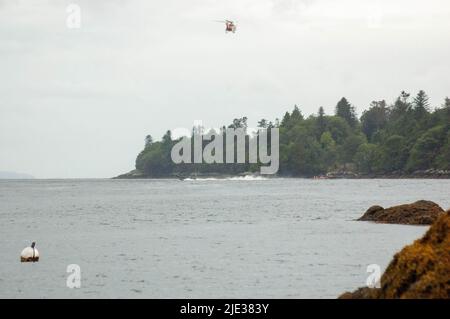 Bantry, West Cork, Irland, Freitag, 24. Juni, 2022; die irische Küstenwache hat mehrere Agenturen zu einem Zwischenfall in diesem Zusammenhang ins Leben gerufen. Das Kontrollzentrum in Valentia erhielt einen Anruf über einen vermissten Schwimmer und bat um das Bantry Community Lifeboat, die RNLI von Castletownbere, den Marineservice, der sich in der Gegend aufhielten, und den Shannon-basierten Rettungshubschrauber 115. Die Schwimmerin, eine Frau in den Siebzigern und vermutlich Einheimische, wurde tot aufgefunden. Credit ED/Alamy Live News Stockfoto