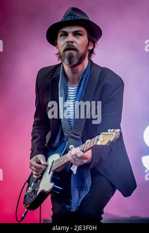 PORTSMOUTH, ENGLAND: Supergrass treten während des 3. Tages des Victorious Festivals auf der Bühne auf mit: Gaz Coombes wo: Portsmouth, Großbritannien Wann: 29 Aug 2021 Credit: Neil Lupine/WENN Stockfoto