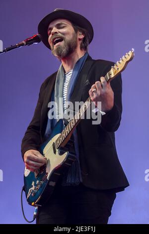 PORTSMOUTH, ENGLAND: Supergrass treten während des 3. Tages des Victorious Festivals auf der Bühne auf mit: Gaz Coombes wo: Portsmouth, Großbritannien Wann: 29 Aug 2021 Credit: Neil Lupine/WENN Stockfoto