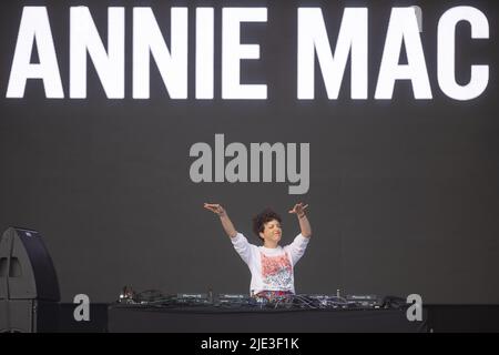 PORTSMOUTH, ENGLAND: Annie Mac tritt während des 3. Tages des Victorious Festivals auf der Bühne mit: Annie Mac wo: Portsmouth, Großbritannien Wann: 29 Aug 2021 Credit: Neil Lupine/WENN Stockfoto