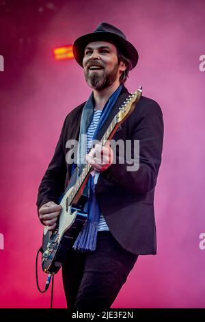 PORTSMOUTH, ENGLAND: Supergrass treten während des 3. Tages des Victorious Festivals auf der Bühne auf mit: Gaz Coombes wo: Portsmouth, Großbritannien Wann: 29 Aug 2021 Credit: Neil Lupine/WENN Stockfoto