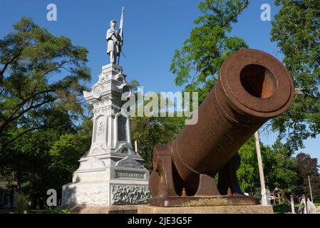 Peru Illinois - Vereinigte Staaten - 16.. Juni 2022: Das Grand Army of the Republic Monument im Stadtpark Stockfoto