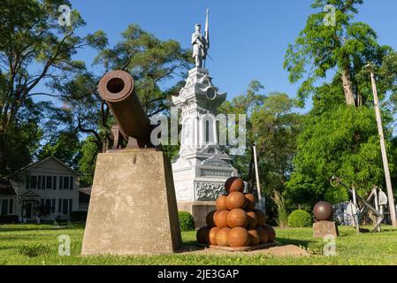 Peru Illinois - Vereinigte Staaten - 16.. Juni 2022: Das Grand Army of the Republic Monument im Stadtpark Stockfoto