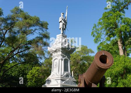 Peru Illinois - Vereinigte Staaten - 16.. Juni 2022: Das Grand Army of the Republic Monument im Stadtpark Stockfoto