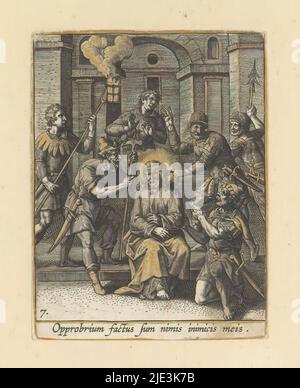 Verhöhnung Christi, Passio et reresurstio D. N. Iesu Christi. Edita et excusa ab Ad. Collaert (Serientitel über Objekt), Hohn auf Christus. Teil der Druckereiserie über die Passion Christi: Passio et reresurstio D.N. Iesu Christi. Edita et excusa ab Ad. Collaert. In Druckalbum mit zwei Serien von 34 bzw. 24 Stichen, die Szenen aus dem Leben und der Passion Christi darstellen., Druckerei: Adriaen Collaert, Designer: Adriaen Collaert, (zugeschrieben), Maerten de Vos, (zugeschrieben), Antwerpen, c. 1580 - c. 1590, Papier, Gravur, Höhe 85 mm × Breite 66 mm Stockfoto