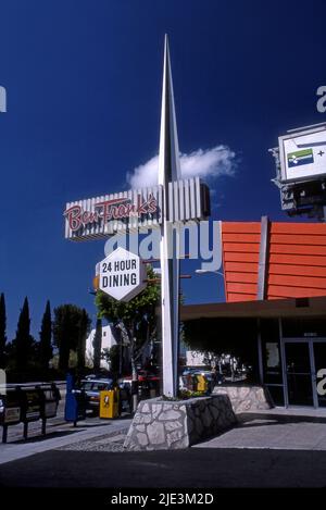 Das Weltraumschild aus der Zeit 1960s für Ben Franks Café am Sunset Strip in West Hollywood, CA Stockfoto