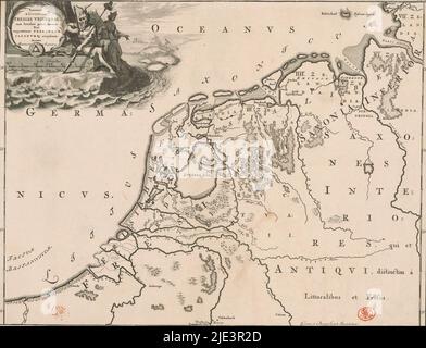 Historische Landkarte der Niederlande mit den Gebieten der Batavier und Friesen, Summaria descriptio Fresiae universae (...) (Titel auf Objekt), Karte der Batavianischen und friesischen Gebiete in den Niederlanden und Deutschland in römischer Zeit. Kartusche oben links mit Titel. Neben dem Titel trägt eine männliche Figur eine Krone mit zwei Hörnern, in der einen Hand trägt er einen Hauptmann, in der anderen eine Lanze, an der der Freiheitshut hängt. Im Hintergrund ist eine Frau, die eine Garbe Mais hält (möglicherweise Ceres). Skalenstab unter Kartusche: Als gradus. Am linken und rechten Rand eine Gradteilung Stockfoto