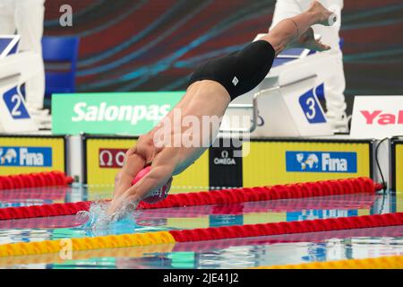 Budapest, Ungarn. 24.. Juni 2022. Benjamin Proud of Britain tritt beim Männer-Freestyle-Finale 50m bei den FINA-Weltmeisterschaften 19. in Budapest, Ungarn, am 24. Juni 2022 an. Quelle: Zheng Huansong/Xinhua/Alamy Live News Stockfoto