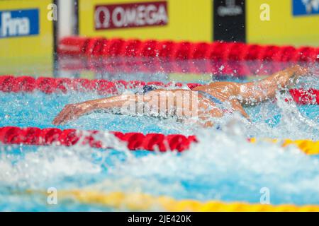 Budapest, Ungarn. 24.. Juni 2022. Sarah Sjoestroem aus Schweden tritt beim Schmetterlingsfinale der Frauen 50m bei den FINA-Weltmeisterschaften 19. in Budapest, Ungarn, am 24. Juni 2022 an. Quelle: Zheng Huansong/Xinhua/Alamy Live News Stockfoto