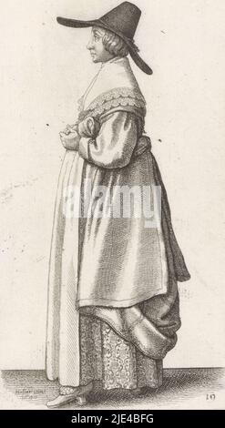 Engländerin mit breitkrempeltem Hut, Wenceslaus Hollar, 1640, Engländerin, im Profil nach links. Sie zieht ihr überkleid unter den linken Arm und enthüllt das bestickte Unterkleid. Ein hoch ausgeschnittener Kragen mit Spitzenbesatz bedeckt Hals und Schultern. Auf dem Kopf eine konische Mütze mit Schnur um die Glühbirne und breiter Floppy Krempe. Schuhe mit Absätzen, verziert mit einer Rosette. Nr. 19 aus der Serie ornatus Muliebris Anglicanus., Druckerei: Wenceslaus Hollar, Wenceslaus Hollar, (auf Objekt erwähnt), London, 1640, Papier, Radierung, H 132 mm × B 73 mm Stockfoto