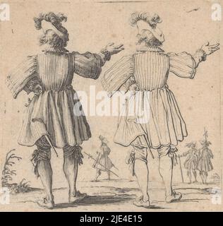 Zweimal derselbe Soldat mit großem Federhut und erhobenem Arm, von hinten gesehen, Jacques Callot, 1621 - 1624, Ein Soldat mit langem Mantel und einem Federhut auf dem Kopf, rechter Arm angehoben, linke Hand in Seite, von hinten gesehen, zweimal dargestellt: Rechts als Linienfigur, links aufwändiger mit Schatten. Im Hintergrund drei Figuren, zwei mit Hellebarden. Dieser Druck ist Teil einer Serie von 16 Drucken (15 nach Lieure; 17 bzw. 16 inkl. Titelbild), die Männer und Frauen in verschiedenen Posen zeigt. Diese Drucke können als Zeichnungsbeispiele gedacht worden sein., Druckerei: Jacques Callot Stockfoto