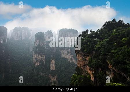 Einzigartige große schöne hunan wuling unter Brunnen tianmen eröffnet Show eine china-Süd Stockfoto