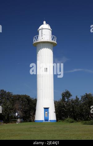 Der Yamba Lighthouse ist ein Wahrzeichen des beliebten Touristenorts Yamba - New South Wales - Australien. Stockfoto