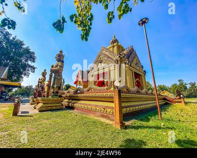 Wat Khao Kalok Goldtempel in Prachuap Khiri Khan, Thailand Stockfoto