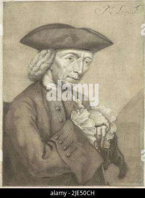 Der Grafiker, Zeichner und Maler Hendrik Spilman. Er hat seine Hände auf seinem Stock übereinander gefaltet, Portrait of Hendrik Spilman., Druckerei: Pieter Louw, (erwähnt auf Objekt), Amsterdam, 1743 - 1800, Papier, H 178 mm × B 139 mm Stockfoto