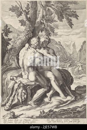 Herkules und Deïanira in einer amourösen Umarmung in einer Landschaft. Neben Hercules liegen sein Keule und sein Löwenfellchen. Im Hintergrund tötet Herkules den Zentaur Eurytion, Herkules und Deïanira., Jacob Matham, Druckerei: Anonym, Vermittler Zeichner: Hendrick Goltzius, 1590 - c. 1640, Papier, Gravur, H 270 mm × B 190 mm Stockfoto