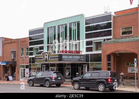 BOONE, NC, USA-20 JUNE 2022: Art Deco Appalachian Theatre an der Main Street. Stockfoto