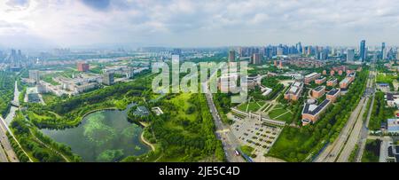 Luftaufnahmen-Akademiker-Park des Hochschulparks von nang, Zhejiang mit Blick auf den grünen Panorama-Park Stockfoto