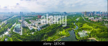 Luftaufnahmen-Akademiker-Park des Hochschulparks von nang, Zhejiang mit Blick auf den grünen Panorama-Park Stockfoto