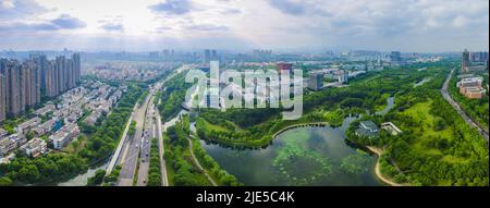 Luftaufnahmen-Akademiker-Park des Hochschulparks von nang, Zhejiang mit Blick auf den grünen Panorama-Park Stockfoto