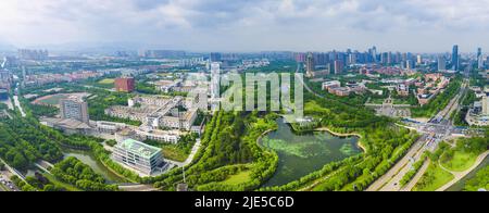 Luftaufnahmen-Akademiker-Park des Hochschulparks von nang, Zhejiang mit Blick auf den grünen Panorama-Park Stockfoto