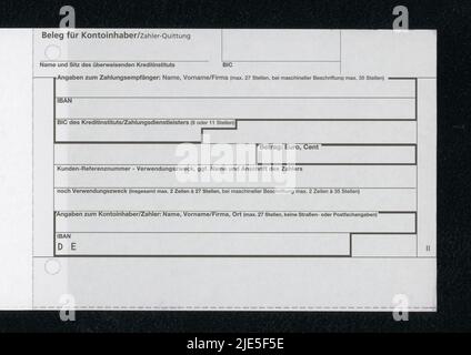 BERLIN, DEUTSCHLAND - CIRCA JUNI 2022: Leeres deutsches Formular für SEPA Ueberweisung Zahlschein, Übersetzung Single European Payment Area Transfer Stockfoto