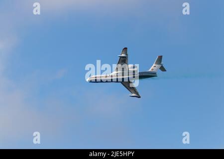 Mehrzweck-Amphibienflugzeug Beriev Be-200, Demonstrationsflug. Baku - Aserbaidschan: 27. Mai 2022 Stockfoto