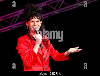 Jordan Gray, National Comedy Awards Breakthrough Comedian 2023, Pride List 2023, Comedian, Leigh Folk Festival, Essex © Clarissa Debenham / Alamy Stockfoto