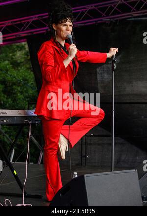 Jordan Gray, National Comedy Awards Breakthrough Comedian 2023, Pride List 2023, Comedian, Leigh Folk Festival, Essex © Clarissa Debenham / Alamy Stockfoto