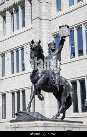 Statue von robert the bruce vor dem marischal College ein Teil der Universität von aberdeen beherbergt heute den stadtrat aberdeen scotland Stockfoto