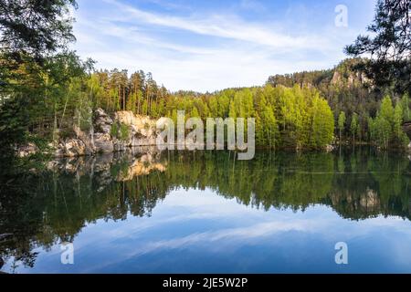 Adrspach See, Teil des Naturreservats Adrspach-Teplice Rocks, Tschechische Republik Stockfoto