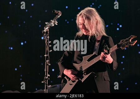 Pilton, Großbritannien. 24.. Juni 2022. Die amerikanische Singer-Songwriterin Phoebe Bridgers hat beim Glastonbury Festival live gesehen. (Foto von Dawn Fletcher-Park/SOPA Images/Sipa USA) Quelle: SIPA USA/Alamy Live News Stockfoto