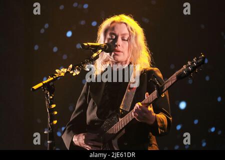 Pilton, Großbritannien. 24.. Juni 2022. Die amerikanische Singer-Songwriterin Phoebe Bridgers hat beim Glastonbury Festival live gesehen. (Foto von Dawn Fletcher-Park/SOPA Images/Sipa USA) Quelle: SIPA USA/Alamy Live News Stockfoto