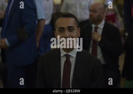Neapel, Italien. 25.. Juni 2022. Luigi Di Maio, italienischer Politiker, der seit dem 5. September 2019 als Außenminister bei Mediterraneo Wine & Food and Travel in Castel dell'Ovo tätig ist. (Bild: © Mariano Montella/Pacific Press via ZUMA Press Wire) Stockfoto