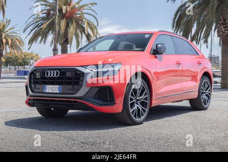 BARCELONA, SPANIEN-9. JUNI 2022: Audi Q8 in Barcelona Stockfoto