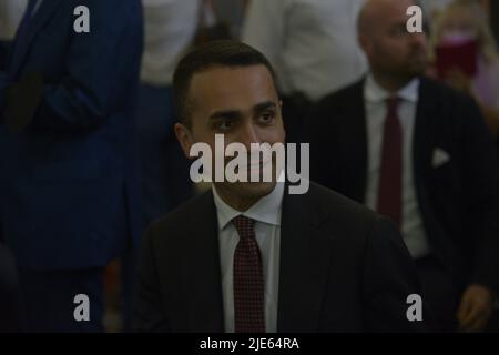 Neapel, Italien. 25.. Juni 2022. Luigi Di Maio, italienischer Politiker, der seit dem 5. September 2019 als Außenminister bei Mediterraneo Wine & Food and Travel in Castel dell'Ovo tätig ist. (Bild: © Mariano Montella/Pacific Press via ZUMA Press Wire) Stockfoto