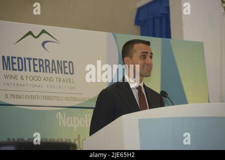 Neapel, Italien. 25.. Juni 2022. Luigi Di Maio, italienischer Politiker, der seit dem 5. September 2019 als Außenminister bei Mediterraneo Wine & Food and Travel in Castel dell'Ovo tätig ist. (Bild: © Mariano Montella/Pacific Press via ZUMA Press Wire) Stockfoto
