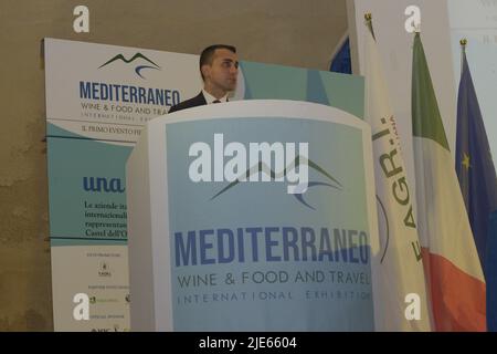 Neapel, Italien. 25.. Juni 2022. Luigi Di Maio, italienischer Politiker, der seit dem 5. September 2019 als Außenminister bei Mediterraneo Wine & Food and Travel in Castel dell'Ovo tätig ist. (Bild: © Mariano Montella/Pacific Press via ZUMA Press Wire) Stockfoto