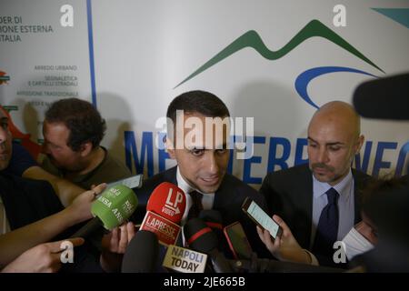 Neapel, Italien. 25.. Juni 2022. Luigi Di Maio, italienischer Politiker, der seit dem 5. September 2019 als Außenminister bei Mediterraneo Wine & Food and Travel in Castel dell'Ovo tätig ist. (Bild: © Mariano Montella/Pacific Press via ZUMA Press Wire) Stockfoto
