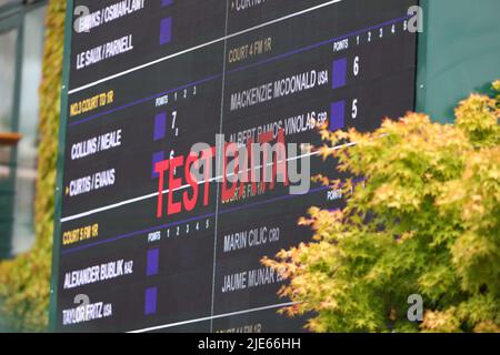 London, Großbritannien. 25.. Juni 2022. 25.. Juni 2022, All England Lawn Tennis and Croquet Club, London, England; Wimbledon Tennisturnier; Punktetafeln werden getestet Credit: Action Plus Sports Images/Alamy Live News Stockfoto