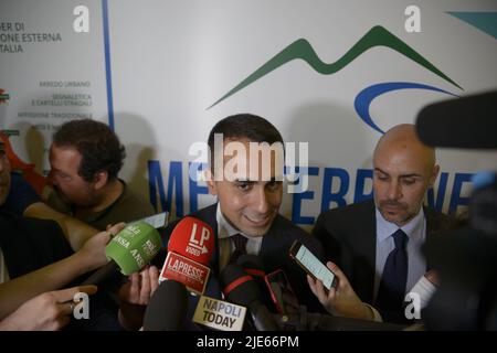 Neapel, Italien. 25.. Juni 2022. Luigi Di Maio, italienischer Politiker, der seit dem 5. September 2019 als Außenminister bei Mediterraneo Wine & Food and Travel in Castel dell'Ovo tätig ist. (Bild: © Mariano Montella/Pacific Press via ZUMA Press Wire) Stockfoto