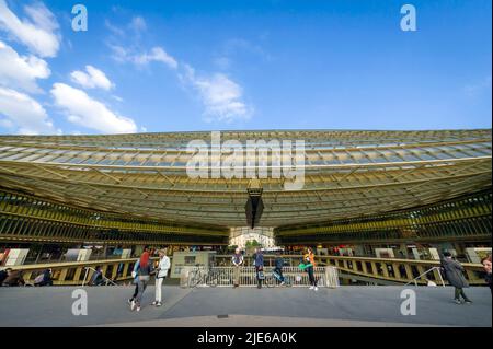 Forum Les Halles - Einkaufszentrum und Verkehrsknotenpunkt im Zentrum von Paris Stockfoto