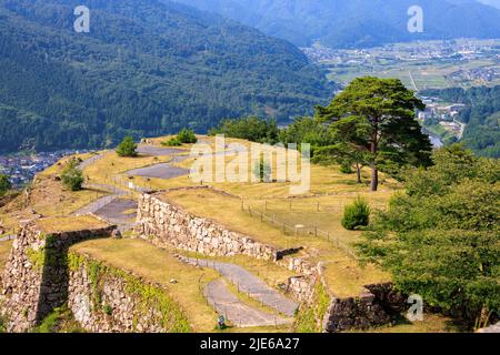 Steinfundamente in den Ruinen der Burg Takeda Stockfoto