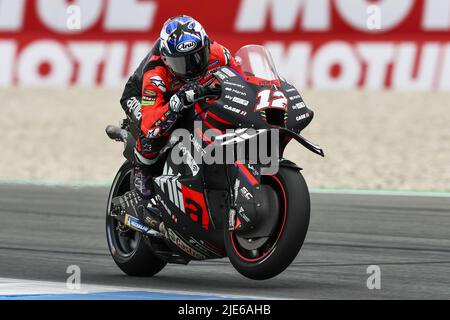 ASSEN - Maverick Vinales (SPA) auf seiner Aprilia in Aktion während des MotoGP-Qualifyings am 25. Juni 2022 auf der TT-Strecke in Assen, Niederlande. ANP VINCENT JANNINK Stockfoto