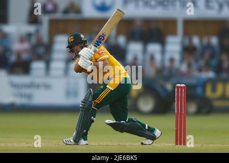 CHESTER LE STREET, IK. JUN 24. Steven Mullaney von Notts Outlaws Fledermäuse während der Vitality T20 Blast Spiel zwischen Durham County Cricket Club und Nottinghamshire im Seat Unique Riverside, Chester le Street am Freitag 24. Juni 2022. (Kredit: Will Matthews | MI News) Kredit: MI News & Sport /Alamy Live News Stockfoto