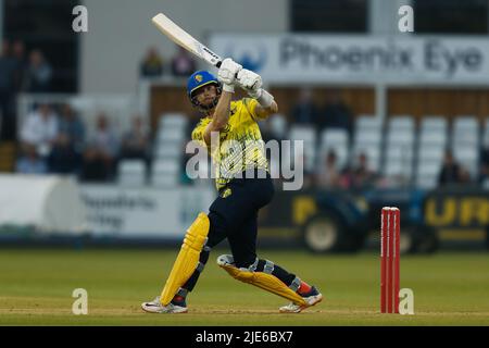 CHESTER LE STREET, IK. JUN 24. Michael Jones von Durham Fledermäuse während der Vitality T20 Blast Spiel zwischen Durham County Cricket Club und Nottinghamshire am Seat Unique Riverside, Chester le Street am Freitag 24. Juni 2022. (Kredit: Will Matthews | MI News) Kredit: MI News & Sport /Alamy Live News Stockfoto