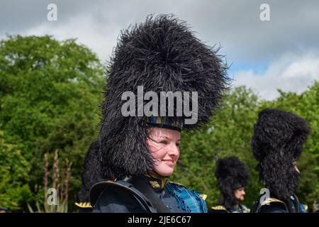 Edinburgh Schottland, Großbritannien Juni 25 2022. Royal Air Force Central Scotland Pipes and Drums in St Andrew Square for Armed Forces Day. Credit sst/alamy live Nachrichten Stockfoto