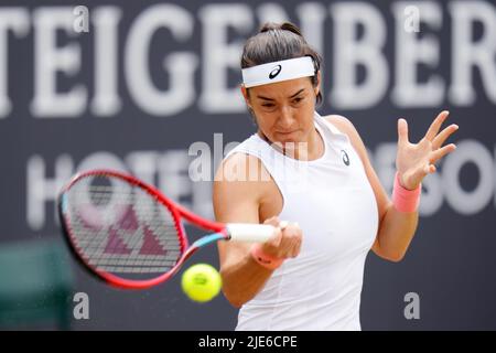 Bad Homburg, Deutschland. 25.. Juni 2022. Tennis: WTA Tour, Wettkampf, Finaleinzel, Frauen, Andreescu (Kanada)- Garcia (Frankreich). Caroline Garcia in Aktion. Quelle: Thomas Frey/dpa/Alamy Live News Stockfoto